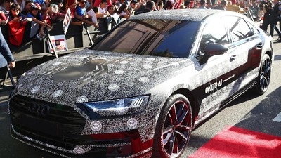 Spider-Man Narsis di Kap Mobil All New Audi