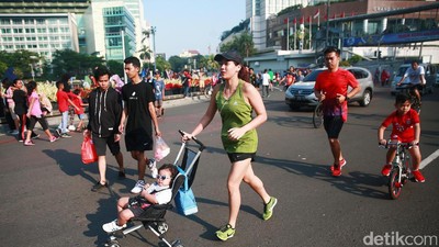 Meski Tak Ada Car Free Day Warga Padati Bundaran HI