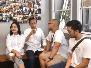 Jokowi Nge-vlog saat Nikmati Kopi Susu Tetangga