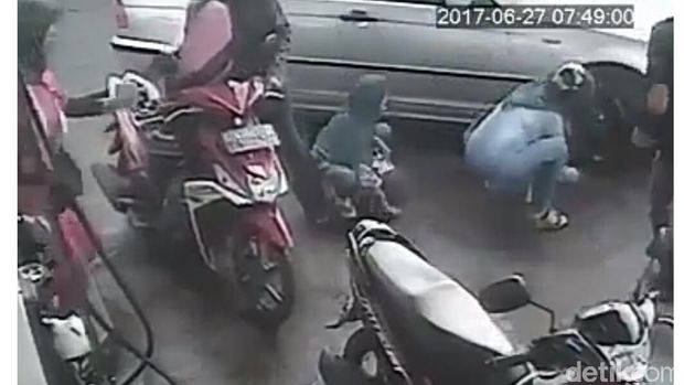 Linu, Tengah Jongkok di SPBU, Anak Perempuan Terlindas Mobil