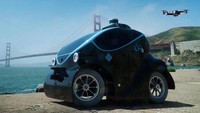 Mobil robot ini akan melakukan patroli layaknya sebuah polisi, dan bisa berkendara secara otomatis. Ukurannya sama seperti mobil mainan yang bisa ditumpangi anak kecil. Di dalam perut mobil robot ada drone yang bisa langsung terbang ke angkasa dan memantau aktivitas mencurigakan dari penjahat atau orang yang butuh diawasi. Foto: Dok.Kepolisian Dubai