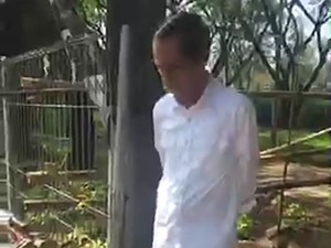 Jalan Bersama Keluarga, Jokowi Beli Kerak Telor di Kemayoran