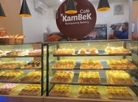 Aneka kue di Kampoeng Bakery.