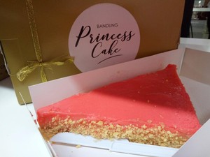 Sebelum Tinggalkan Bandung, Beli Dulu Oleh-oleh Kue Enak Ini