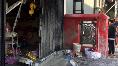 Tabung Gas Meledak, Toko Mainan Porak-poranda