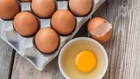 Telur memiliki beberapa kandungan vitamin. Salah satu kandungan yang paling dominan adalah vitamin D yang berguna untuk membasmi penyakit serta meregulasi darah pada tubuh manusia. Foto: iStock