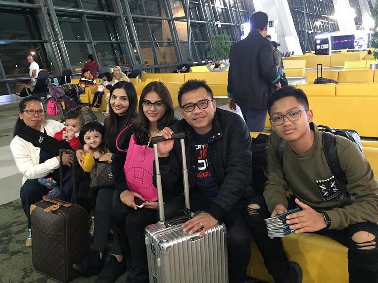 Pengasuh Anak Ashanty Bersyukur 2 Kali Diajak ke Amerika Pengasuh Anak Ashanty Bersyukur 2 Kali Diajak ke Amerika