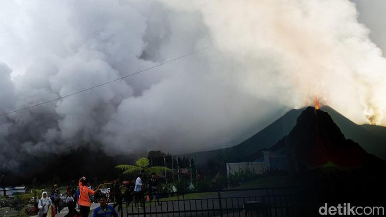Mengenal Letusan Freatik di Kawah Sileri Dieng Mengenal Letusan Freatik di Kawah Sileri Dieng