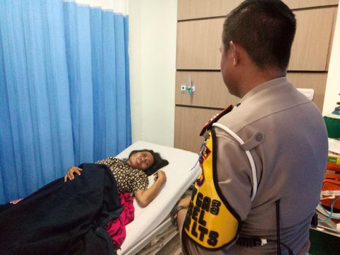 Polisi Bantu dan Evakuasi Perempuan Melahirkan di Tol Cipali ke RS