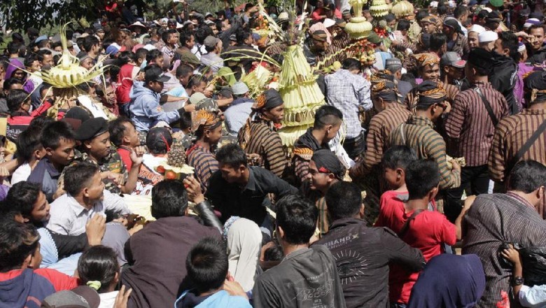 Mengenal Makna di Balik Tradisi Sewu Kupat di Kudus Mengenal Makna di Balik Tradisi Sewu Kupat di Kudus