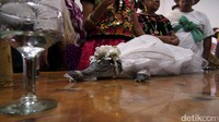Sayang, tak dijelaskan apa yang dilakukan wali kota terhadap istri barunya itu, usai upacara pernikahan. Apakah buaya-buaya tersebut tetap dipelihara atau dilepas lagi ke alamnya? (Foto: REUTERS/Rusvel Rasgado)