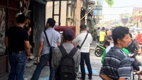 Warga menonton peristiwa tersebut. (Foto: Nugroho Tri/detikcom)