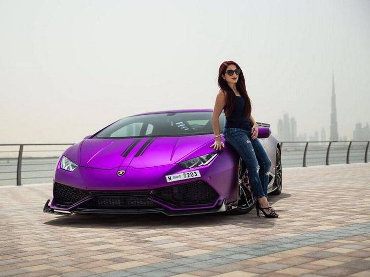 Seger, Mamah Muda Pecinta Lamborghini