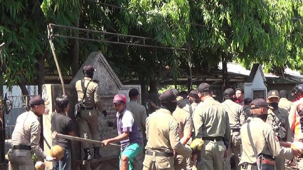 Penertiban dilakukan untuk normalisasi saluran air, pedestrian, dan taman