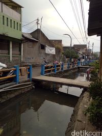 Beredar Foto Sungai di Bandung Berwarna Merah, Benarkah?