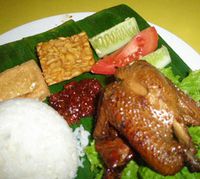 Gurih-gurih Pedas Ayam Kalasan dan Sambal Bajak Enak di 5 Tempat Ini