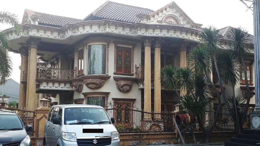 Kemewahan Rumah Muzdhalifah Hingga Masjid Besar di Pekarangan