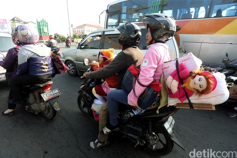  Mudik  Kemenhub Siapkan Truk Hingga Kapal untuk  Angkut Motor 