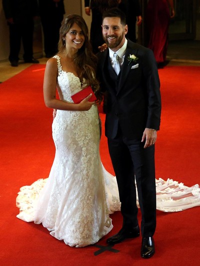 Pernikahan Lionel Messi dan Antonella Roccuzzo. Foto: REUTERS/Marcos Brindicci Pernikahan Lionel Messi dan Antonella Roccuzzo. Foto: REUTERS/Marcos Brindicci