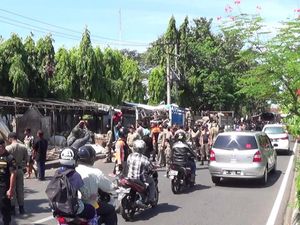 Normalisasi Saluran Air, Puluhan PKL Menur Ditertibkan