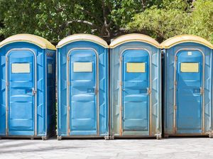 Toilet Portable Disapu Angin, Bikin Turis Heboh