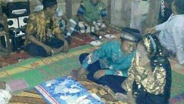 Begini Kisah Cinta ABG dan Nenek 71 Tahun Sebelum Akhirnya Nikah Begini Kisah Cinta ABG dan Nenek 71 Tahun Sebelum Akhirnya Nikah