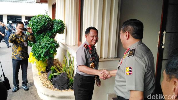 Kapolri Jenderal Tito Karnavian mengikuti rakor di kantor Kemenko Polhukam, Senin 