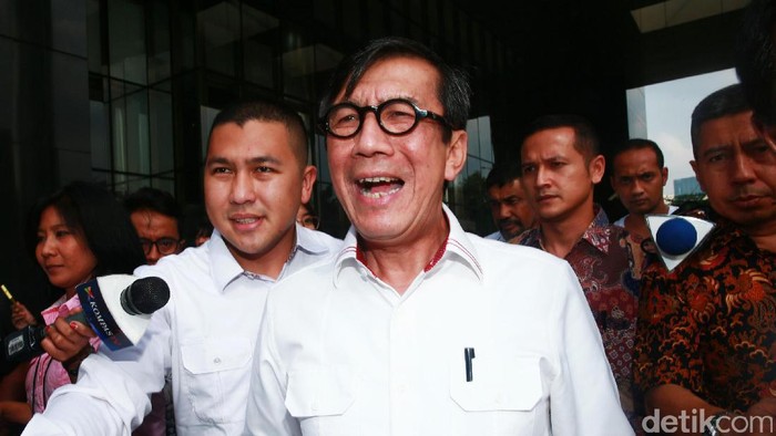 Menteri Hukum dan HAM (Menkum HAM) Yasonna H Laoly memenuhi panggilan pemeriksaan KPK. Laoly diperiksa sebagai saksi perkara dugaan korupsi proyek pengadaan e-KTP.