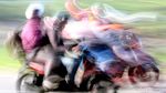 Pemudik Motor Melepas Lelah di Kalimalang