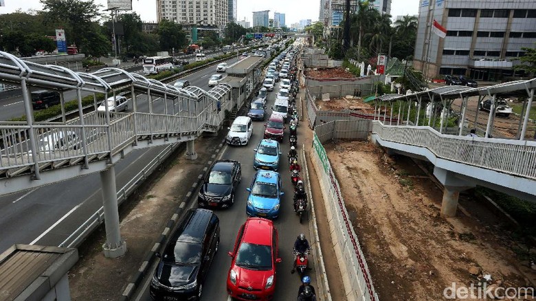 Jakarta Rugi Rp 67,5 Triliun Akibat Kemacetan Lalu Lintas Jakarta Rugi Rp 67,5 Triliun Akibat Kemacetan Lalu Lintas