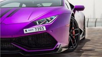 Two beauty in one frame @nataliaitani ??? begitu komentar warganet saat Natalia memposting foto dia tengah nyetir di mobil Lamborghini miliknya. Foto: Carscoops