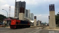 Hingga kini proyek pekerjaan kereta api layang sudah mencapai 70% fisiknya.