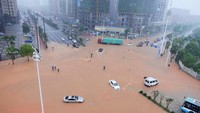 Dituturkan otoritas pengendalian banjir, seperti dilansir Reuters, Senin (3/7/2017), ketinggian air di lebih dari 60 sungai yang ada di China bagian selatan telah mencapai level di atas level peringatan. CNS/Yang Huafeng via REUTERS.