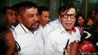 Yasonna diperiksa sebagai saksi kasus dugaan korupsi E-KTP dengan tersangka Andi Narogong dalam kapasitas saat menjabat sebagai anggota komisi II DPR. Yasonna diperiksa selama 5 Jam oleh KPK.
