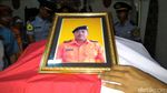Isak Tangis Sambut Jenazah Nyoto Korban Heli Basarnas
