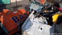 Beberapa di antaranya berupa bodi dan kaca. Sedangkan onderdil utama seperti propeller belum bisa dievakuasi.