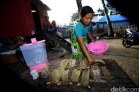 Menjala Ratusan Juta Rupiah dari Gelembung Ikan  di Merauke