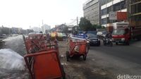 Sampah di Pinggir Kali Sunter