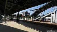 Stasiun Bekasi Timur ini dapat menampung 500 penumpang.