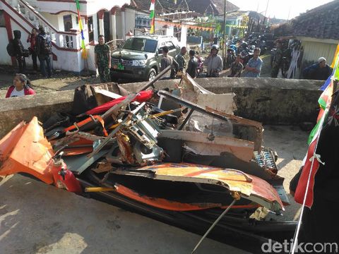 Penampakan Serpihan Helikopter Basarnas yang Jatuh di Temanggung