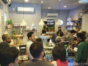 Pemilik Kopi Tuku, Toko Kopi Kekinian yang Pernah Disambangi Jokowi