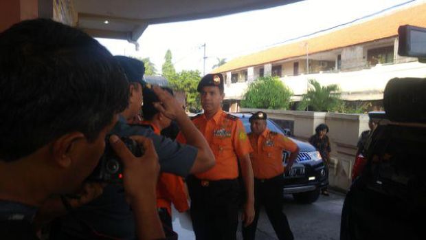 Kabasarnas tiba di RS Bhayangkara, tempat 8 korban tewas heli jatuh diidentifikasi.
