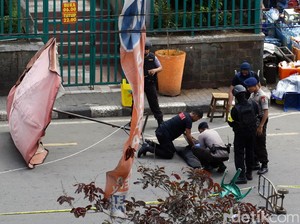 Selain Pakaian, Ini Isi Tas Mencurigakan di Depan ITC Depok