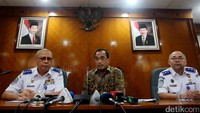 Pemerintah telah menentukan tarif baru untuk taksi online sesuai dengan Peraturan Menteri Perhubungan (Permenhub) Nomor 26 Tahun 2017. Operator penyedia jasa taksi online harus mengikuti tarif batas atas dan batas bawah.