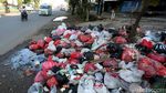 Pasca Lebaran Sampah Menumpuk di Jalan KH Noer Ali