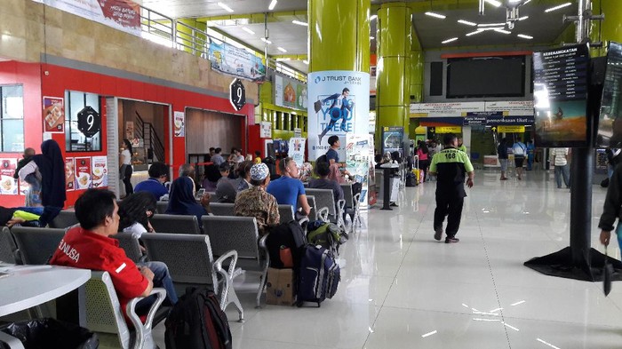 H+8 Lebaran, Arus Balik di Stasiun Gambir Capai 14.000 Penumpang