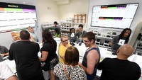 Warga ramai membeli ganja di sebuah toko di Las Vegas. Ethan Miller/Getty Images.