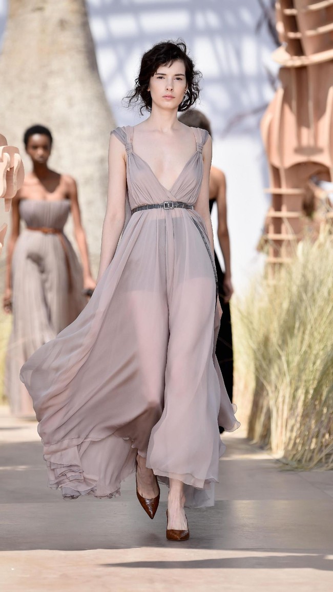 Model walks the runway during the Christian Dior Haute Couture Fall/Winter 2017-2018 show as part of Haute Couture Paris Fashion Week on July 3, 2017 in Paris, France.  (Photo by Pascal Le Segretain/Getty Images)