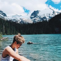 Penampilan gadis yang menginjak usia 23 tahun ini pun semakin stylish dengan gaya busana yang chic dan rambut cepaknya. Foto: Gisela Cindy (Instagram Gisela Cindy)