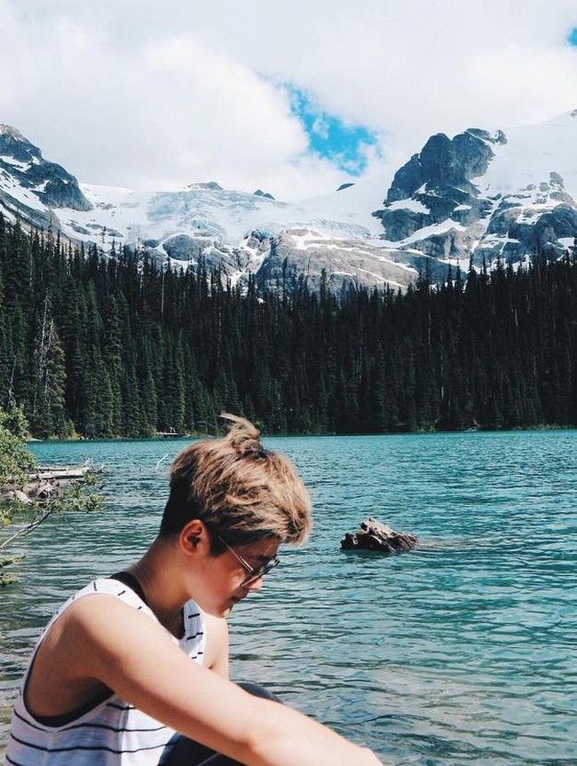 Penampilan gadis yang menginjak usia 23 tahun ini pun semakin stylish dengan gaya busana yang chic dan rambut cepaknya. Foto: Gisela Cindy (Instagram Gisela Cindy)